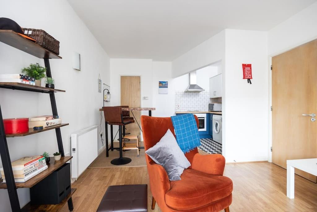 Peaceful 1 Bedroom In Portobello, Apartamento